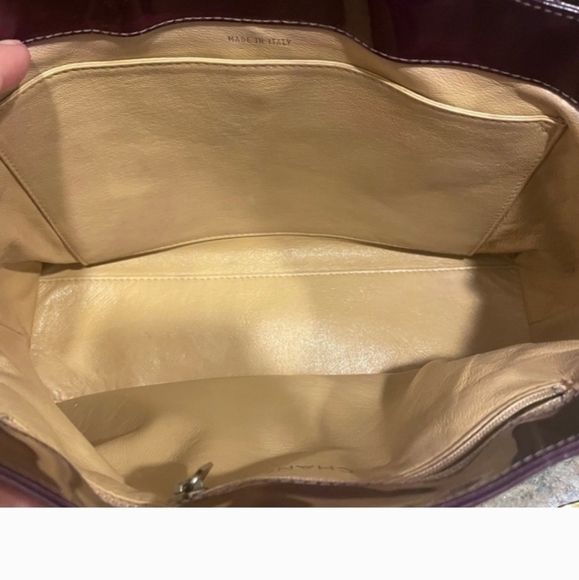 Designer CHANEL Neo Executive Patent Leather Handbag - Picture 8 of 12